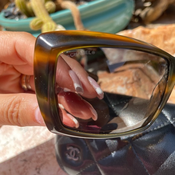 Chanel butterfly sunglasses - Picture 7 of 13